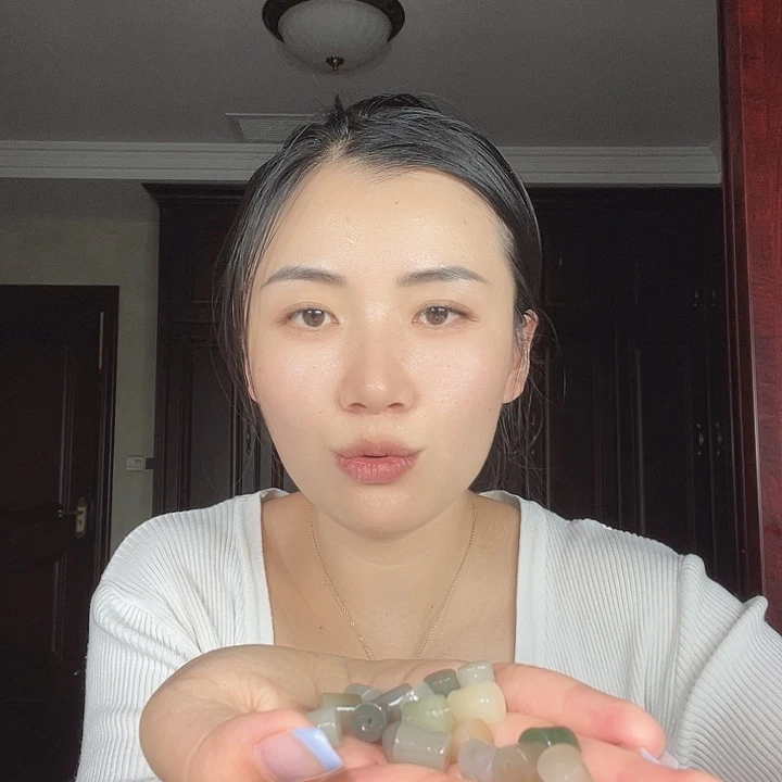 和田玉未镶嵌颈饰小桶珠