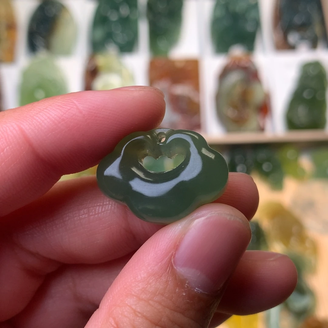 岫玉未镶嵌挂件祥云神*