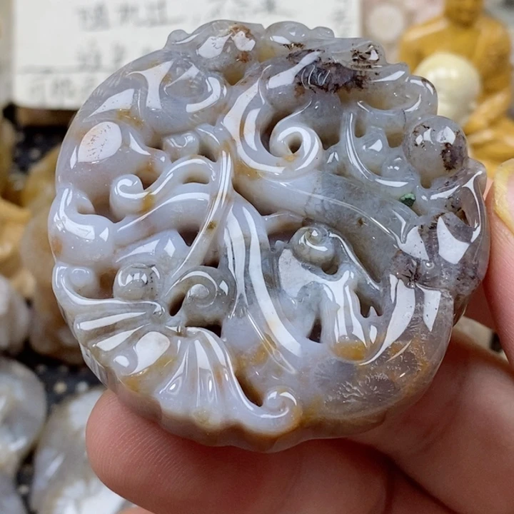 颈饰未镶嵌硅化珊瑚（珊瑚玉）