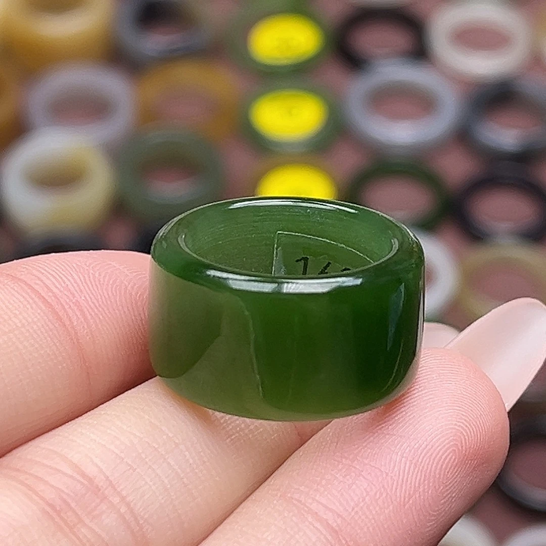 和田玉未镶嵌戒指16.4冰底红皮辣绿