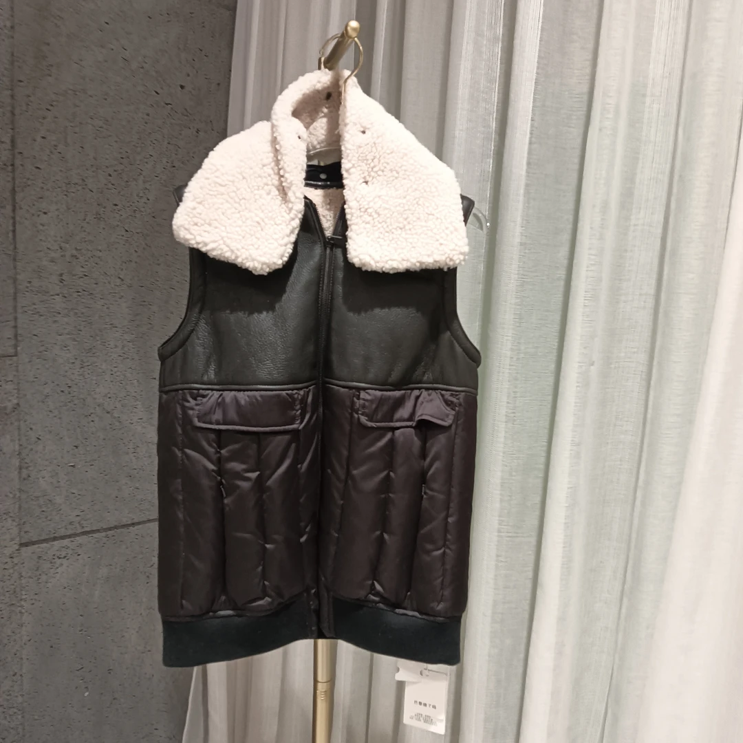 M3780 特！版衣 白色领马甲皮毛一体  款号YP9401