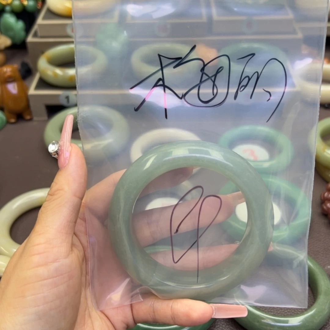 未镶嵌手镯石英岩玉梅**莎