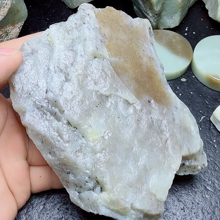 未镶嵌和田玉（糖玉）珠宝奇石