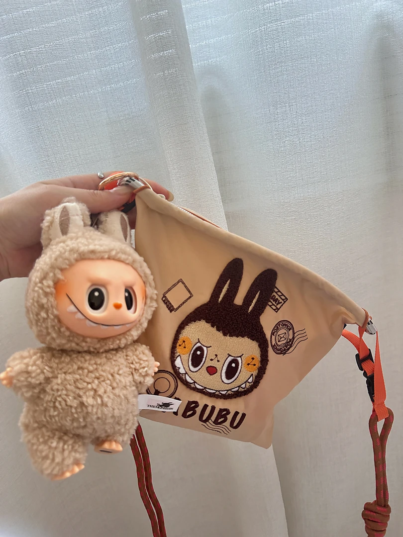 【短视频专属】时尚潮流刺绣尼龙包防水防尘百搭简约可调节斜跨女包