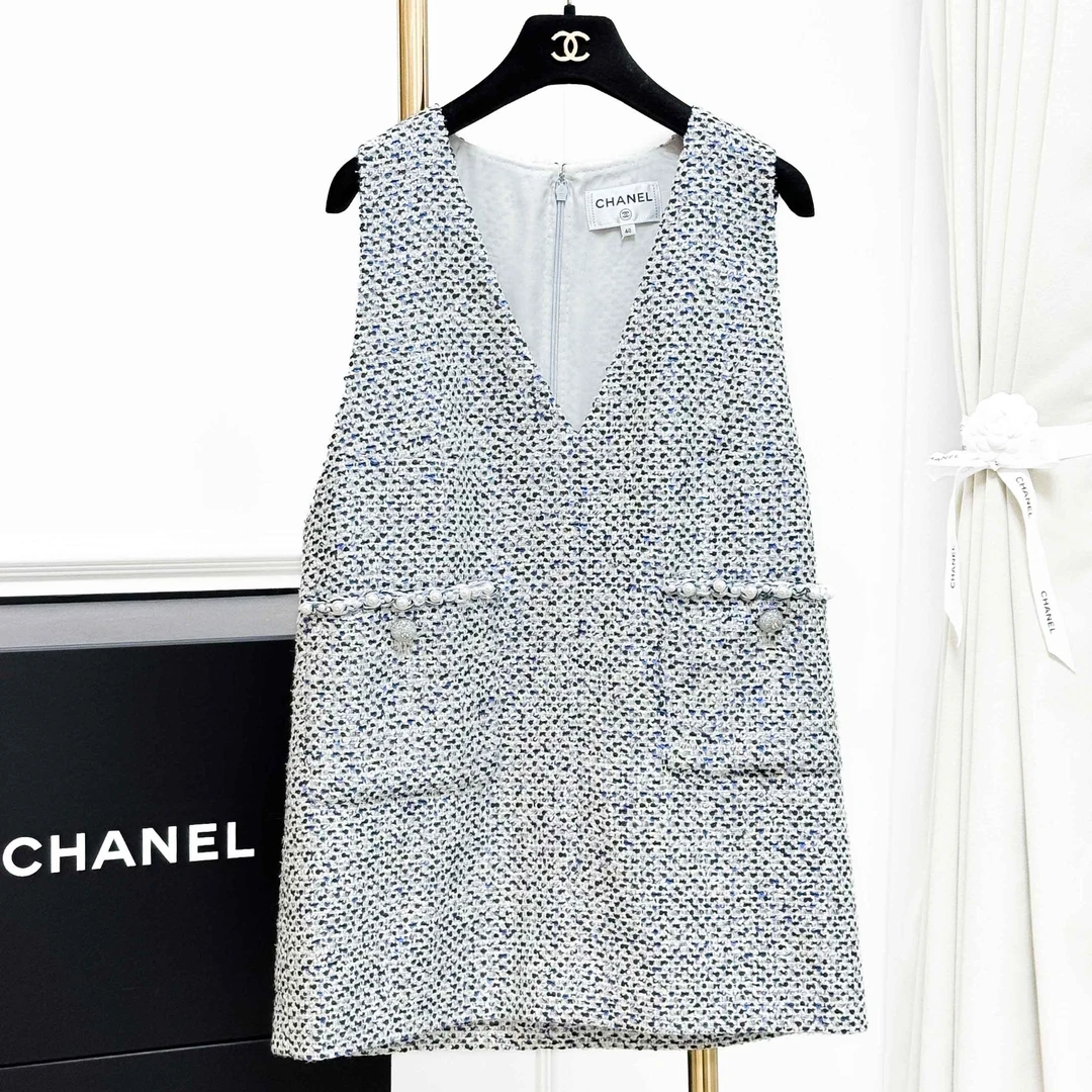 99新 Chanel/香奈儿 40码 白色拼藏蓝色拼黑色 V领 编织 连衣裙