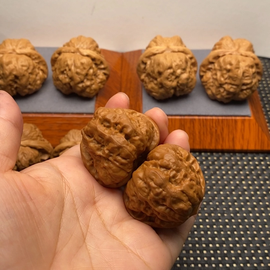 耿***文玩核桃把件边38左右