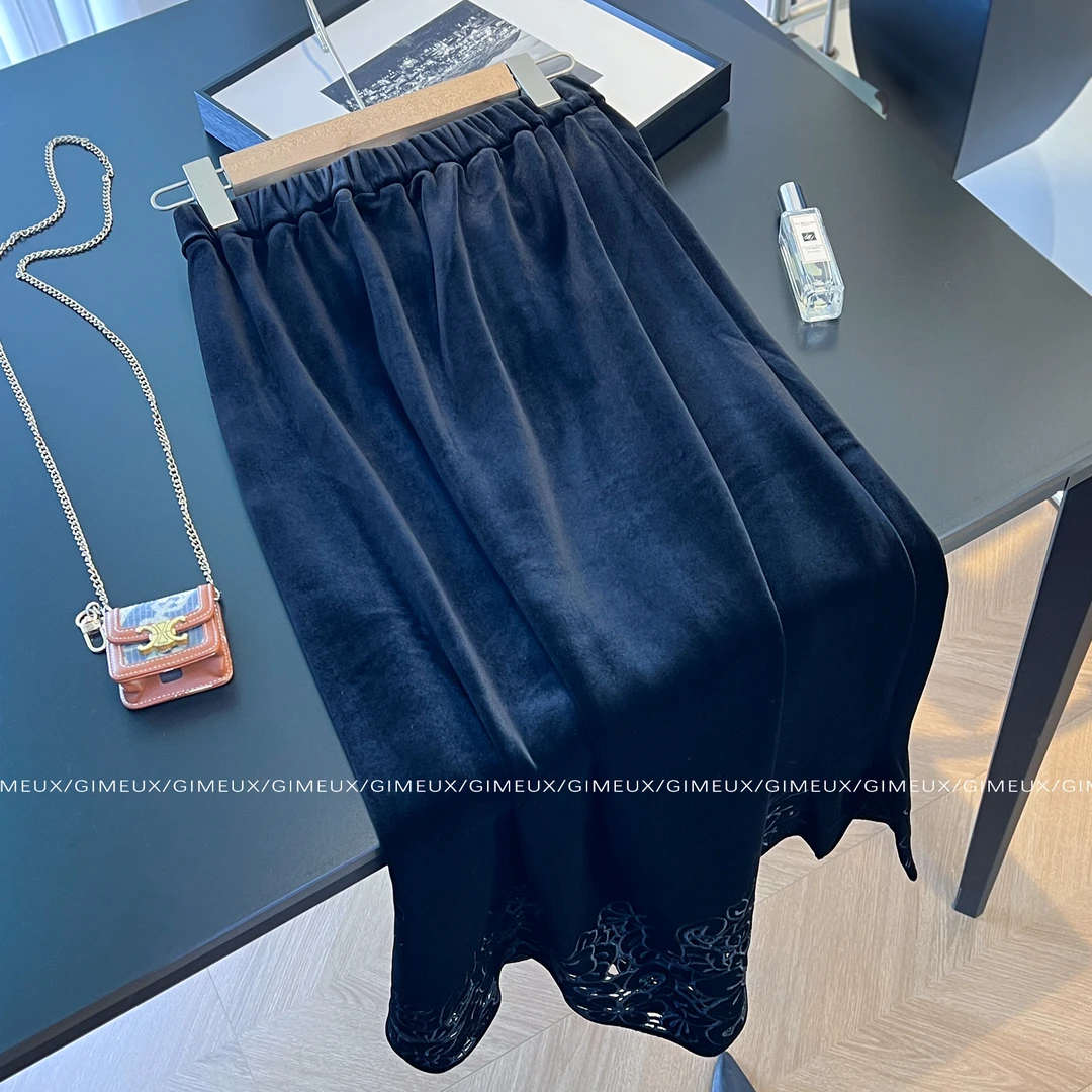 丝绒半身裙女2025新款秋冬季外搭遮胯显瘦气质A字刺绣小个子半裙