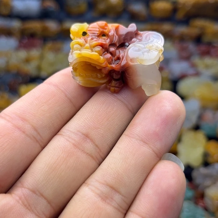 石英质玉（黄龙玉）未镶嵌颈饰