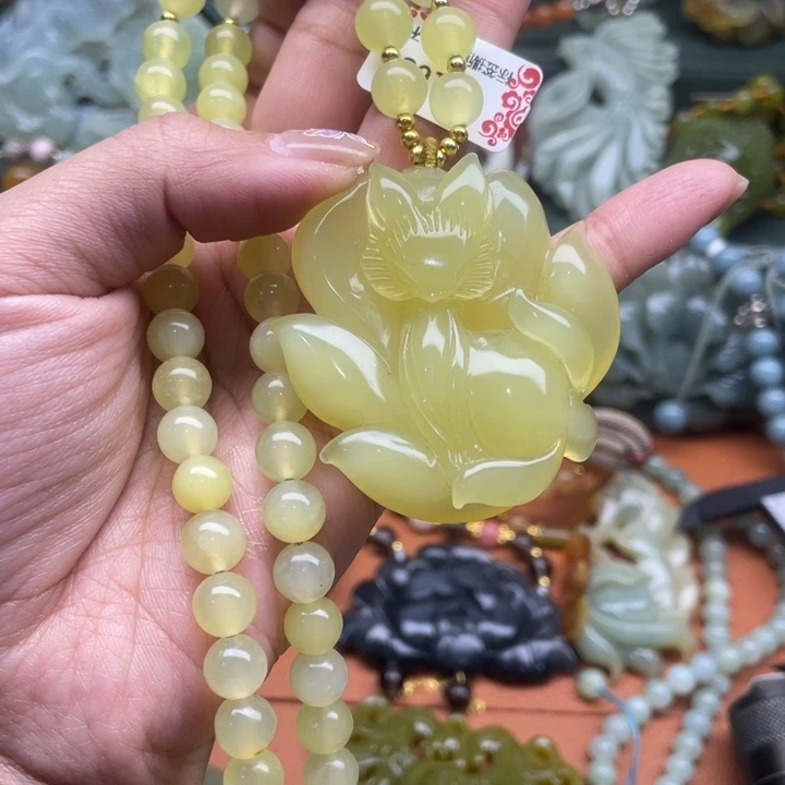 蛇纹石玉吊坠合金