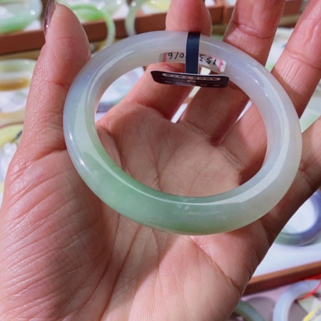 【闪购商品】未镶嵌手镯和田玉（翠青玉）