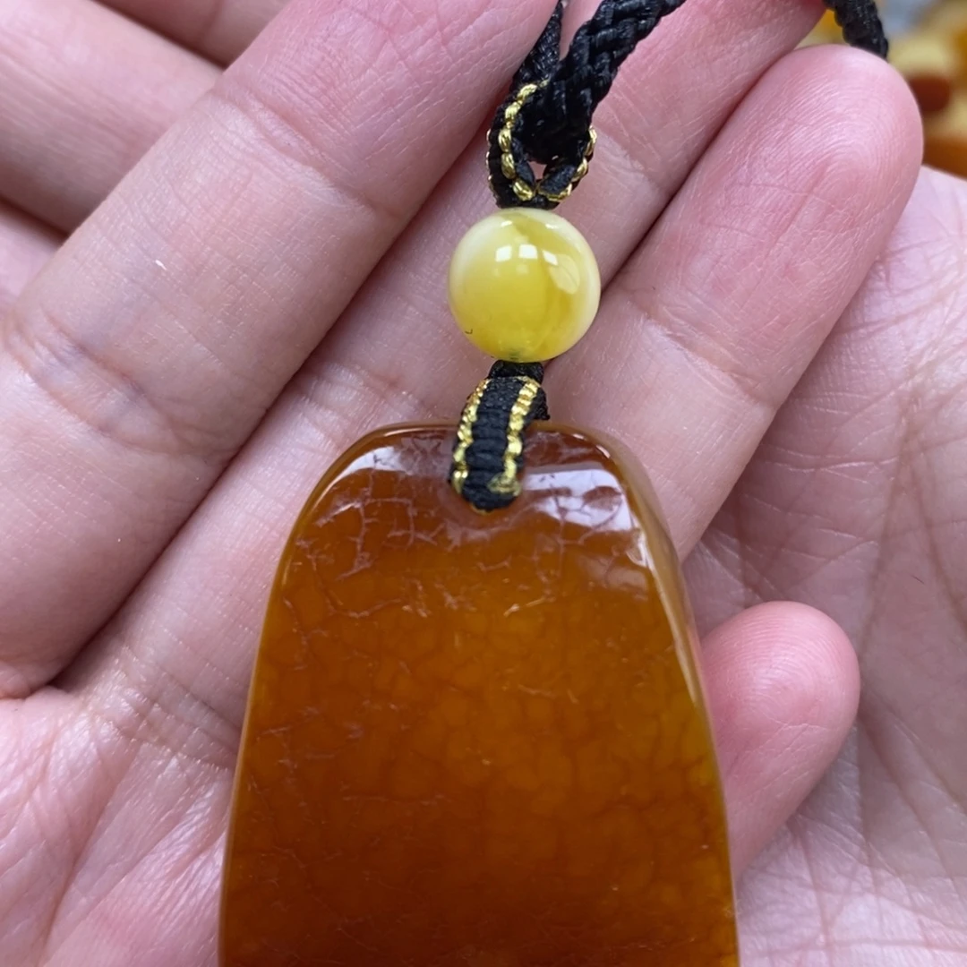 蜜蜡未镶嵌珠宝奇石