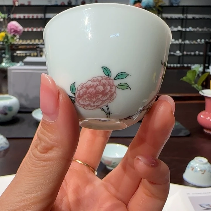 小愚斋釉里红斗彩牡丹小杯