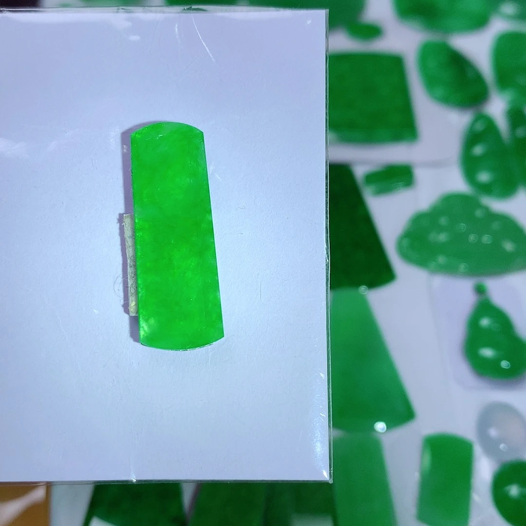 翡翠颈饰未镶嵌天然翡翠