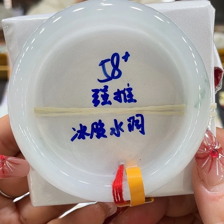 翡翠手镯未镶嵌翡翠手镯