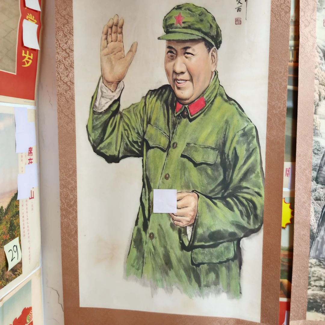 宣纸矿物质颜料印刷，绫布装裱，实木轴头