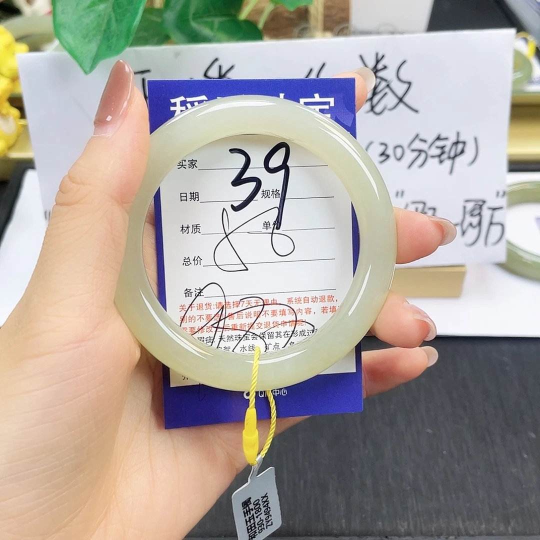 和田玉手镯未镶嵌