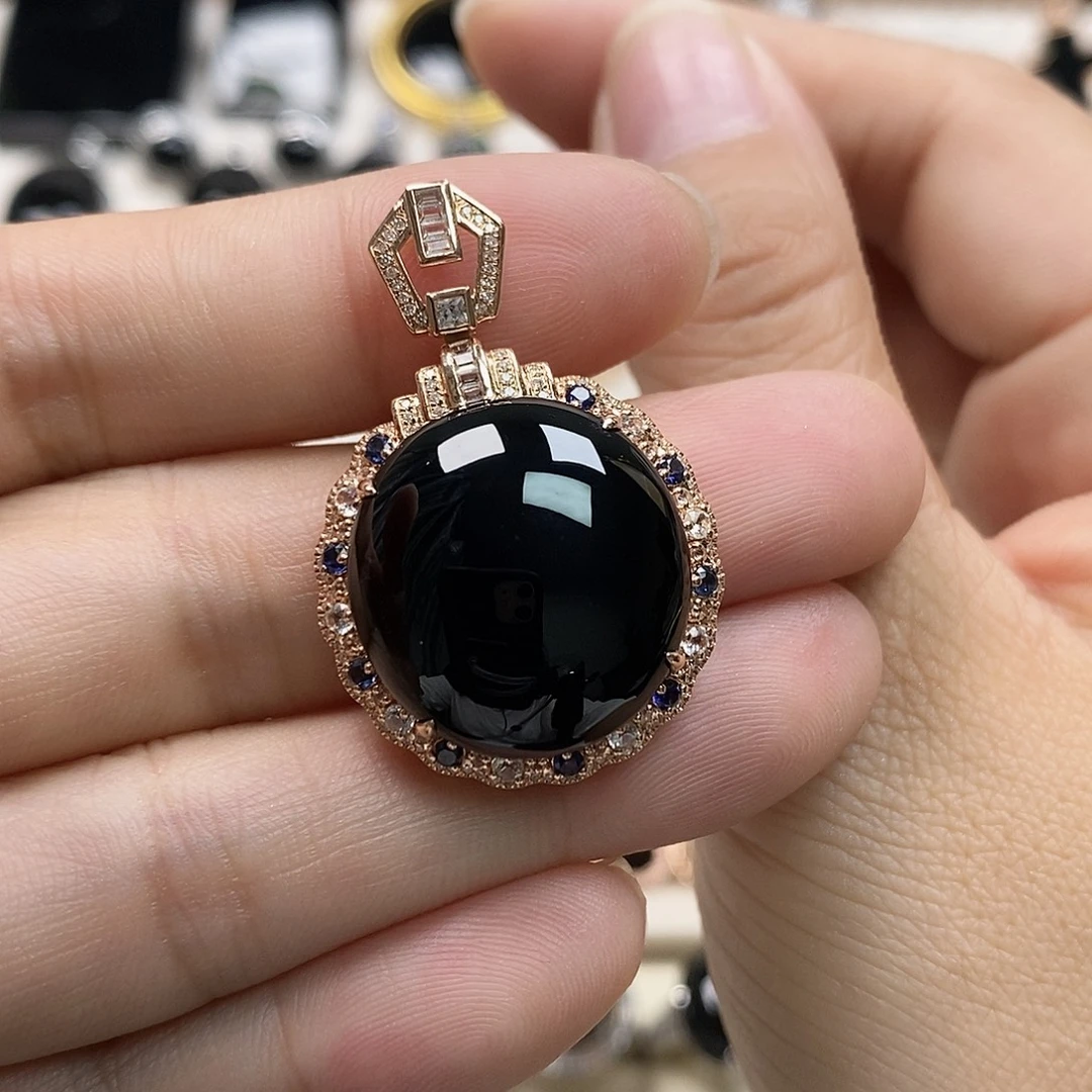 翡翠18K金镶嵌颈饰