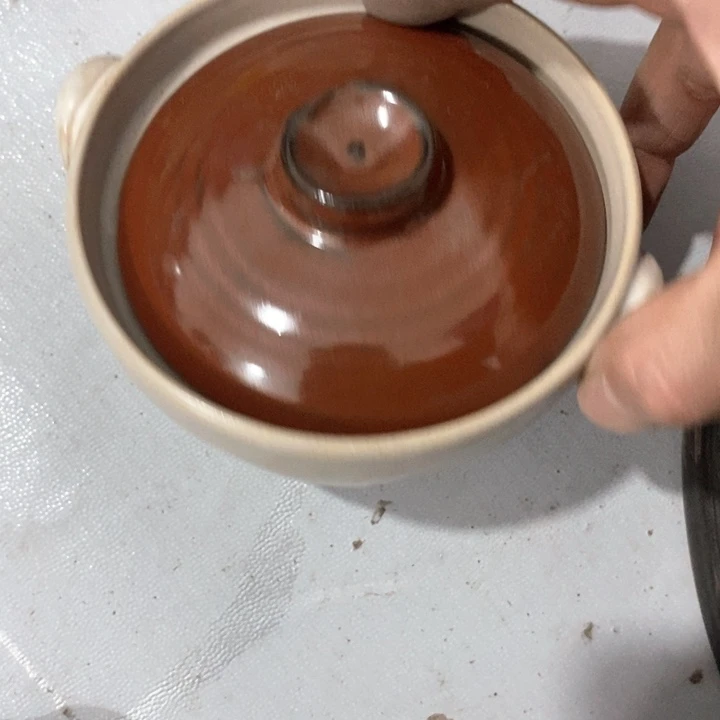 十***空瓷片五厂小砂锅一个
