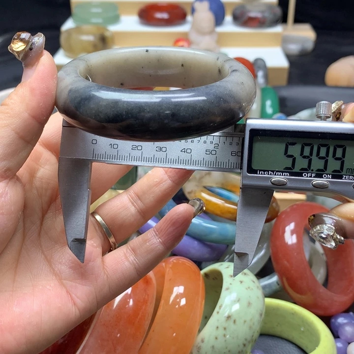 未镶嵌手镯石英质玉