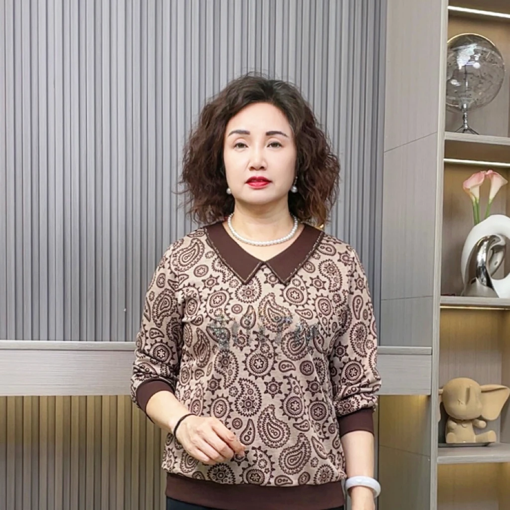 长袖翻领常规款宽松型秋季中老年女装方领娃娃领时尚妈妈装小衫
