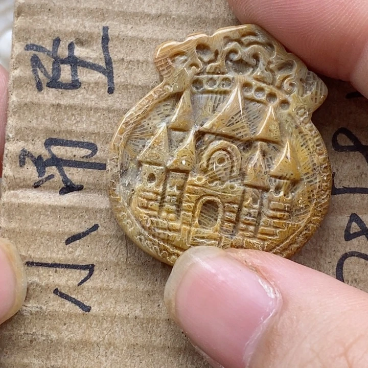 颈饰未镶嵌硅化珊瑚（珊瑚玉）用****1