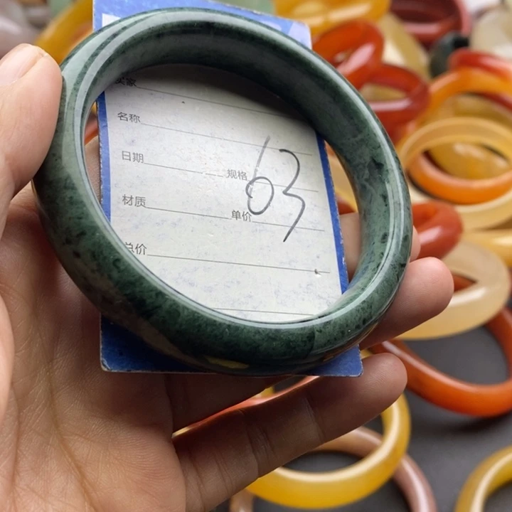 未镶嵌手镯石英质玉