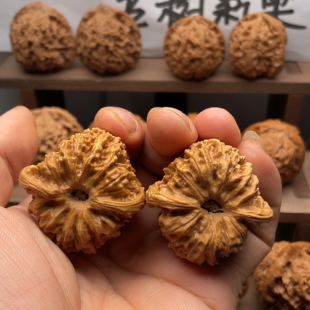 摩****吊坠文玩核桃南疆石将黄皮全品无修