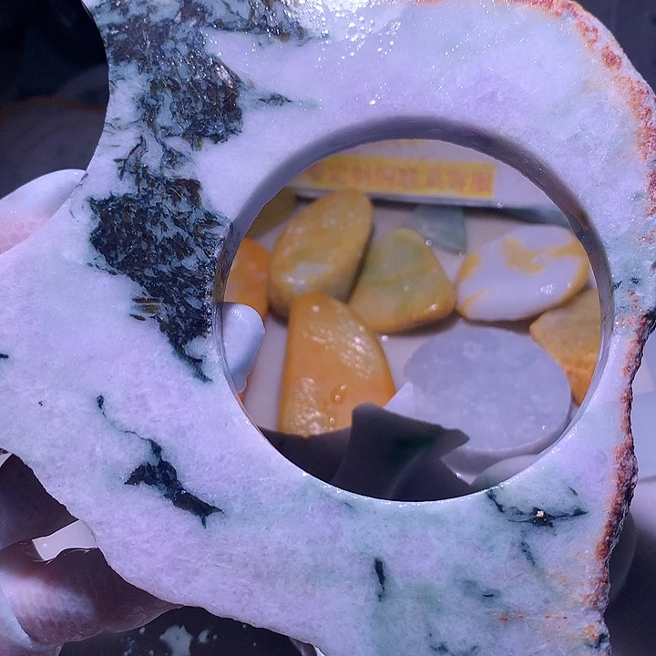 颈饰未镶嵌翡翠边角料
