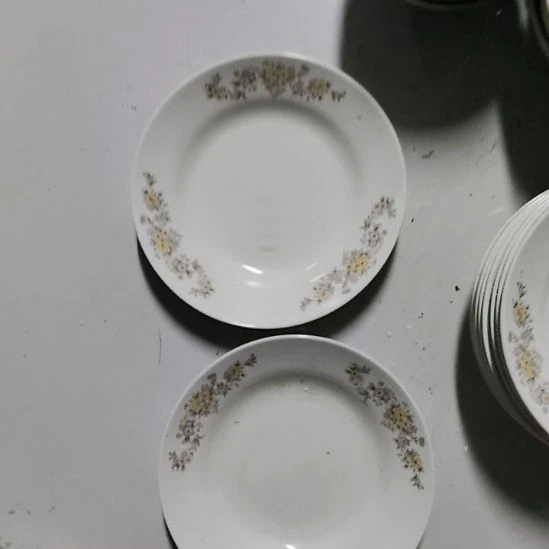 瓷片五厂，七厂，瓷器摆件，瓷片！都有微瑕疵。