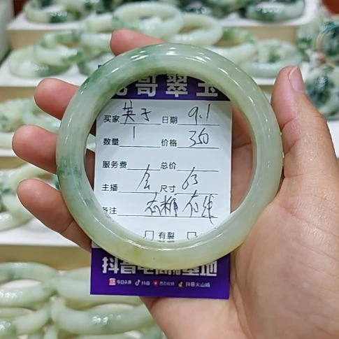 英***子未镶嵌透闪石-蛇纹石玉手镯