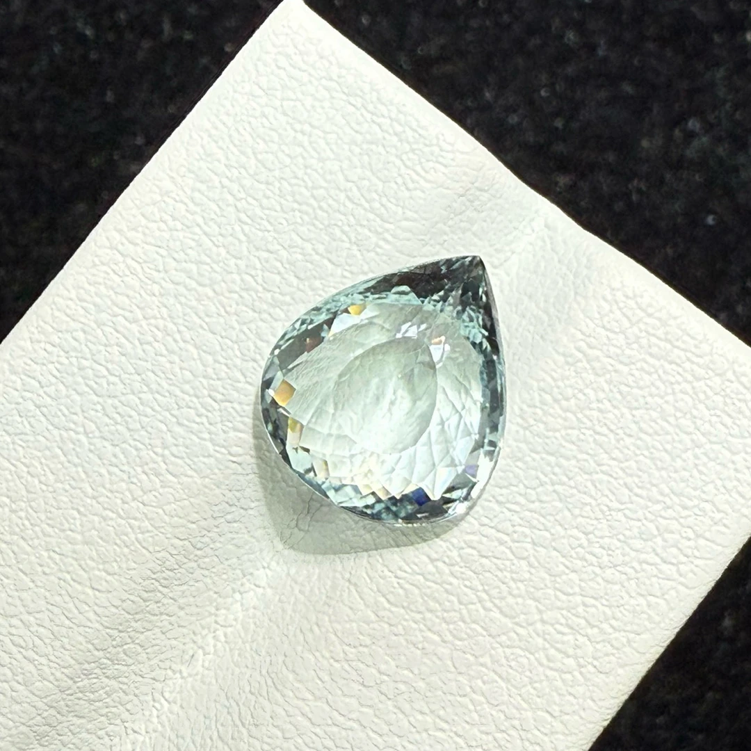 4.45ct天然海蓝宝裸石，尺寸12.1*10.7*6.5mm，颜色美艳 ，晶体通透