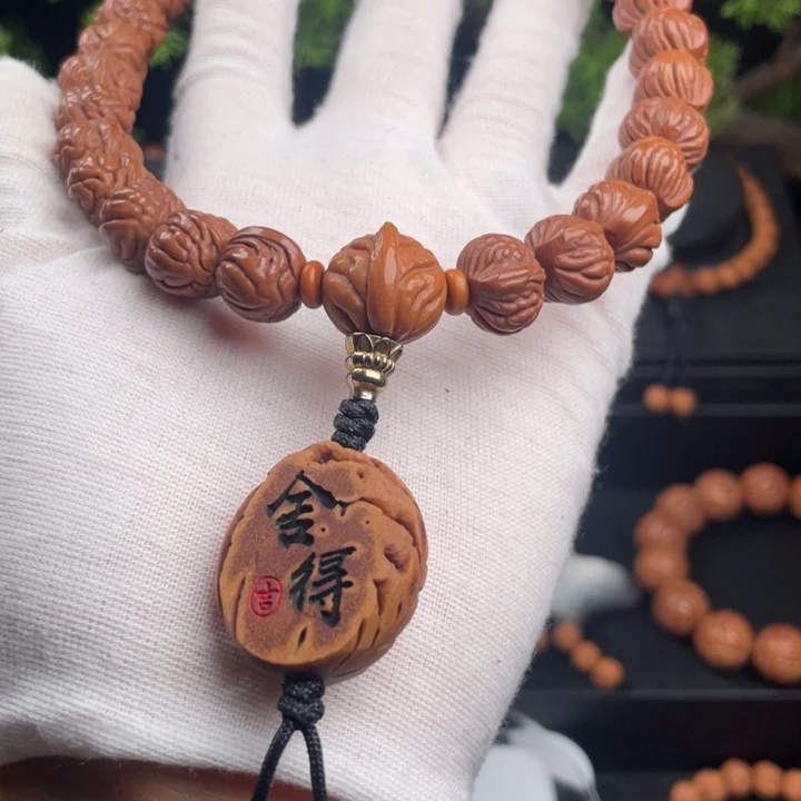 锋***哥桃核吊坠精品手持