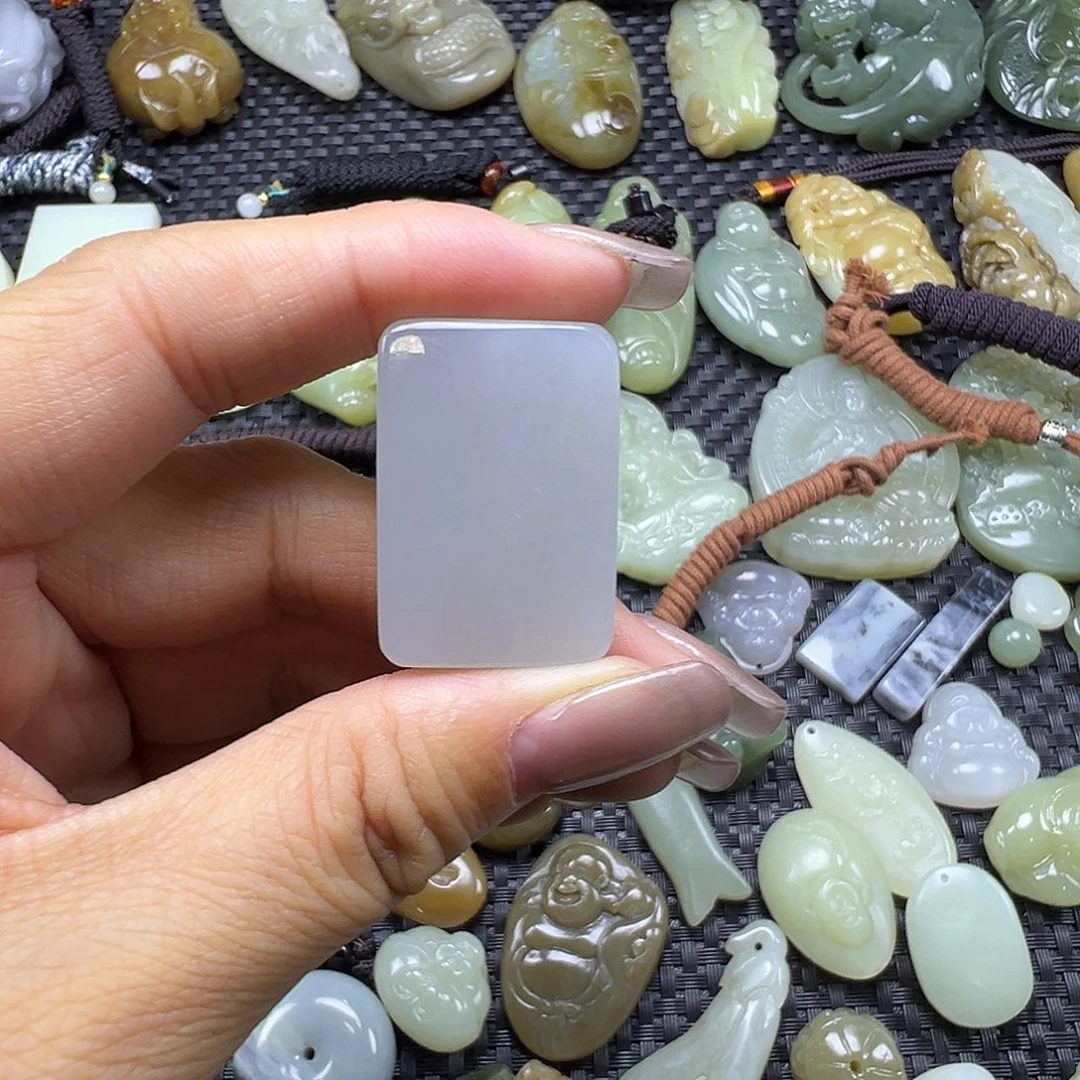 和田玉未镶嵌吊坠(不含链)有纹漏，不退不换，卡30