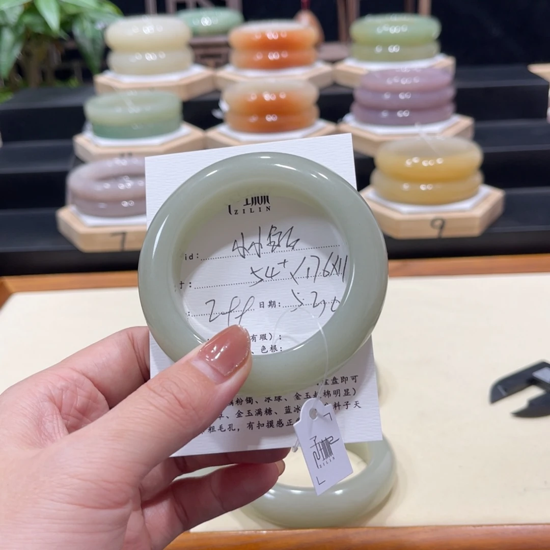 石英质玉手镯未镶嵌小**丸