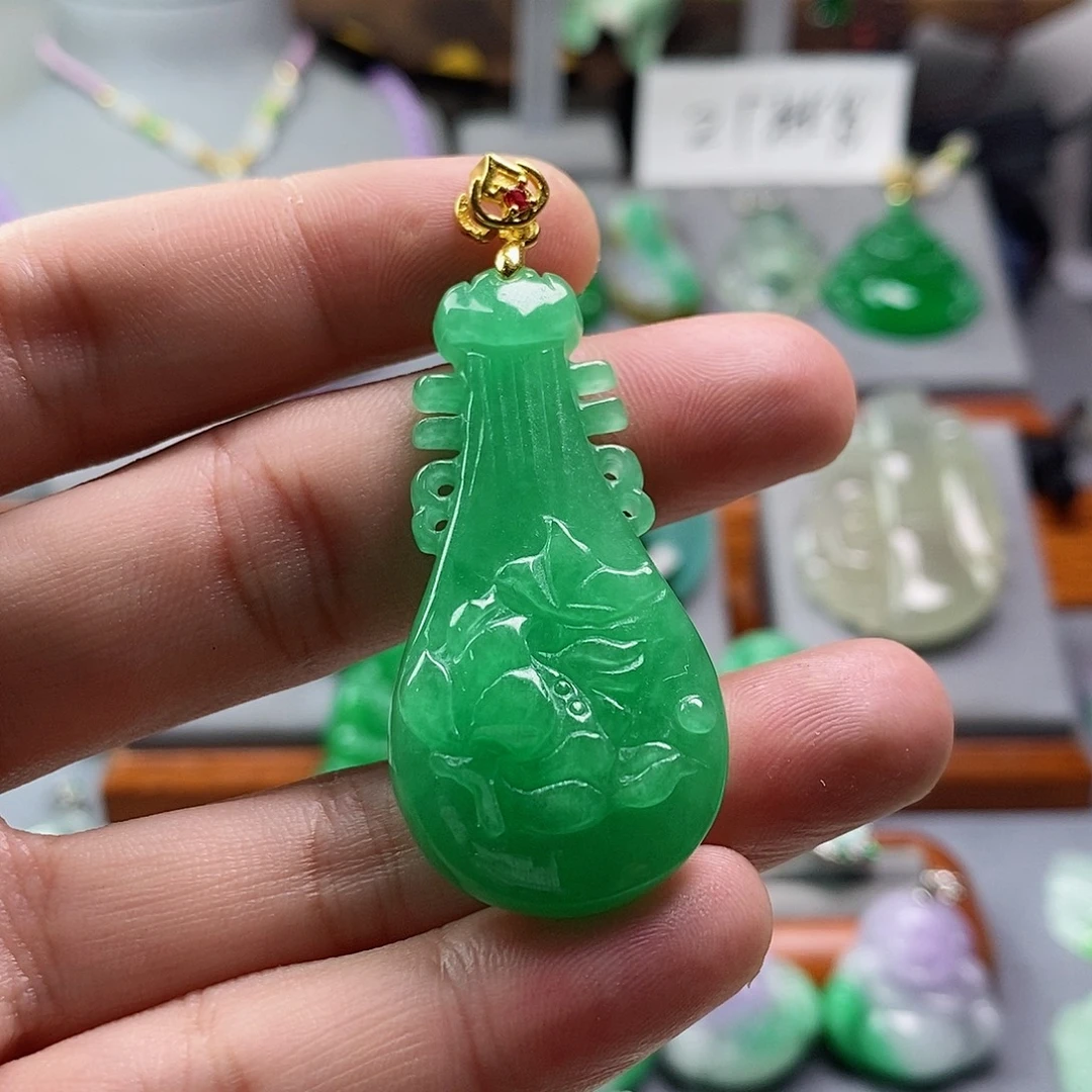 翡翠未镶嵌吊坠(赠链)