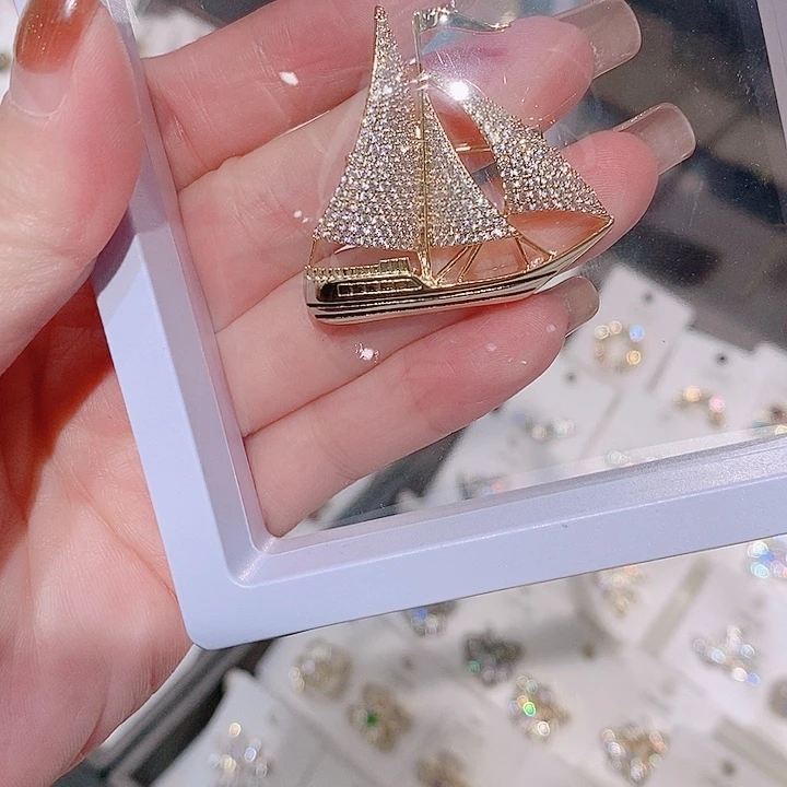 锆石铜合金简约帆船胸针 金色