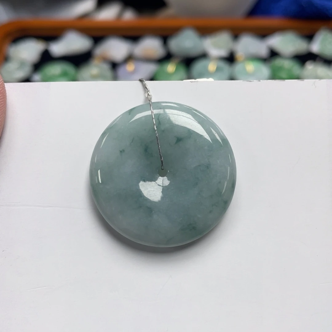 翡翠颈饰未镶嵌平安扣