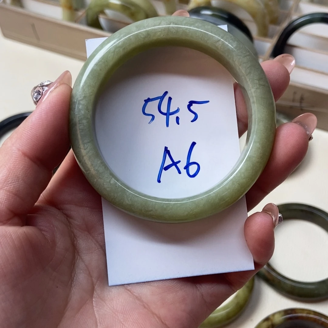 蛇纹石玉未镶嵌手镯