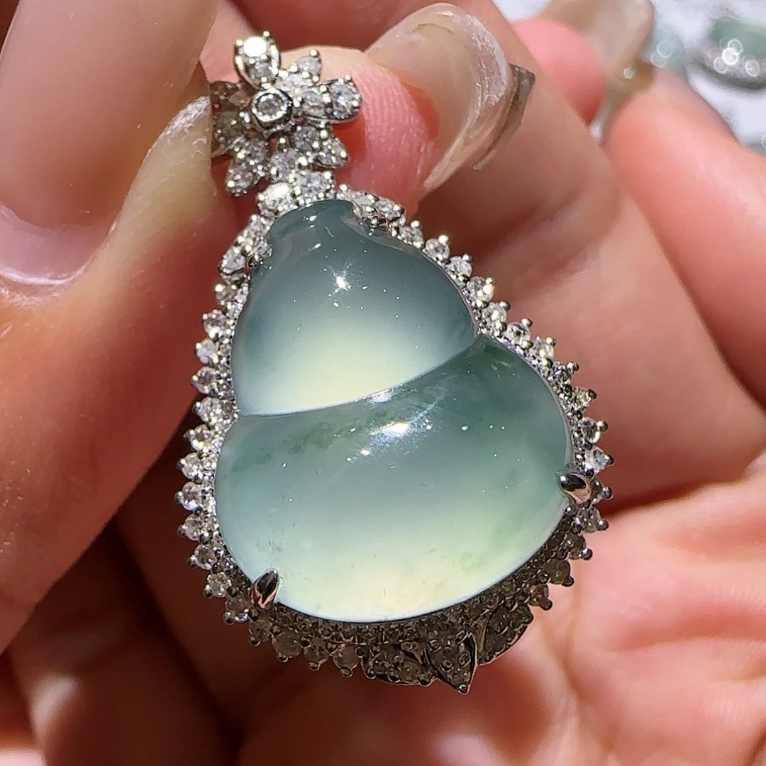 【闪购商品】颈饰18K金镶嵌翡翠天然