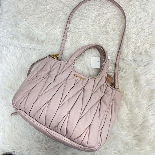 95新 MIU MIU/缪缪 爱夏奢品/缪缪/斜挎包/81426