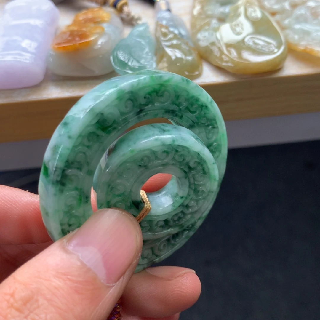 翡翠未镶嵌颈饰吊坠