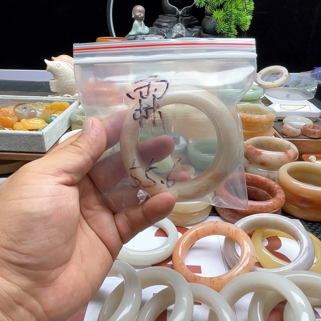 霖***石英质玉（佘太翠）手镯未镶嵌