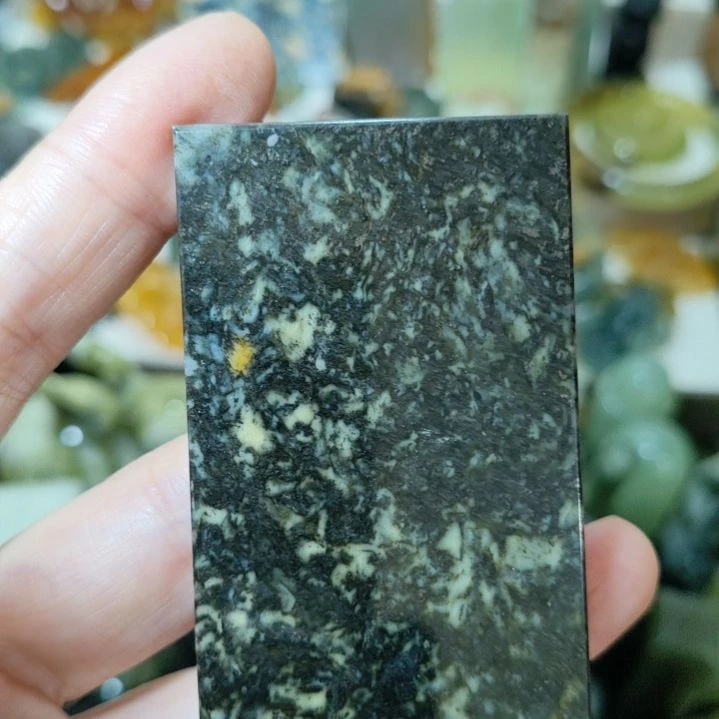 岫玉未镶嵌微瑕挂坠