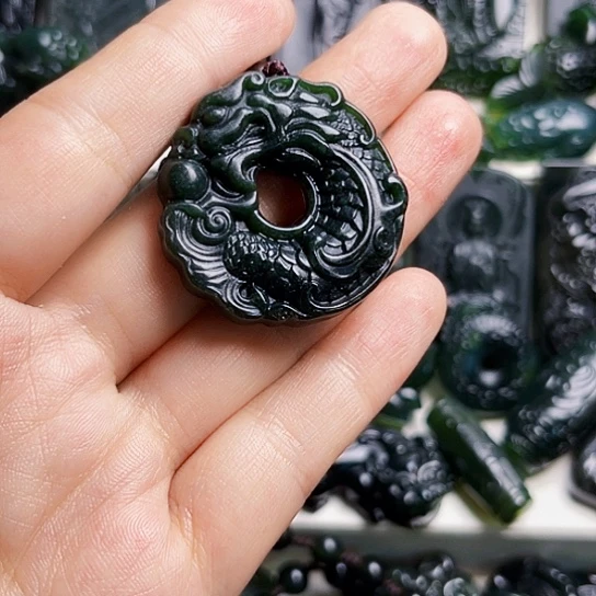 蛇纹石玉未镶嵌颈饰