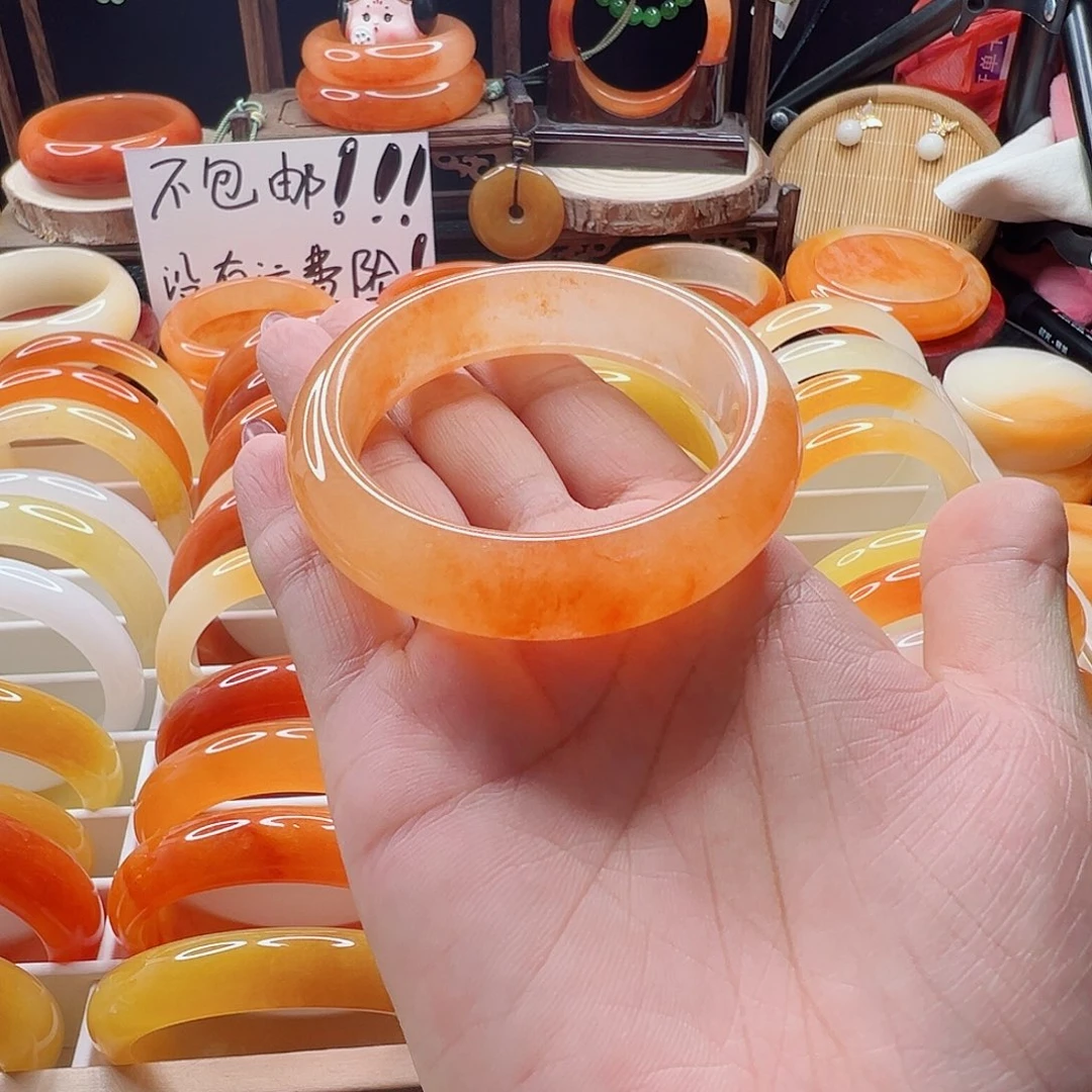 只***见石英质玉（黄龙玉）未镶嵌手镯福利