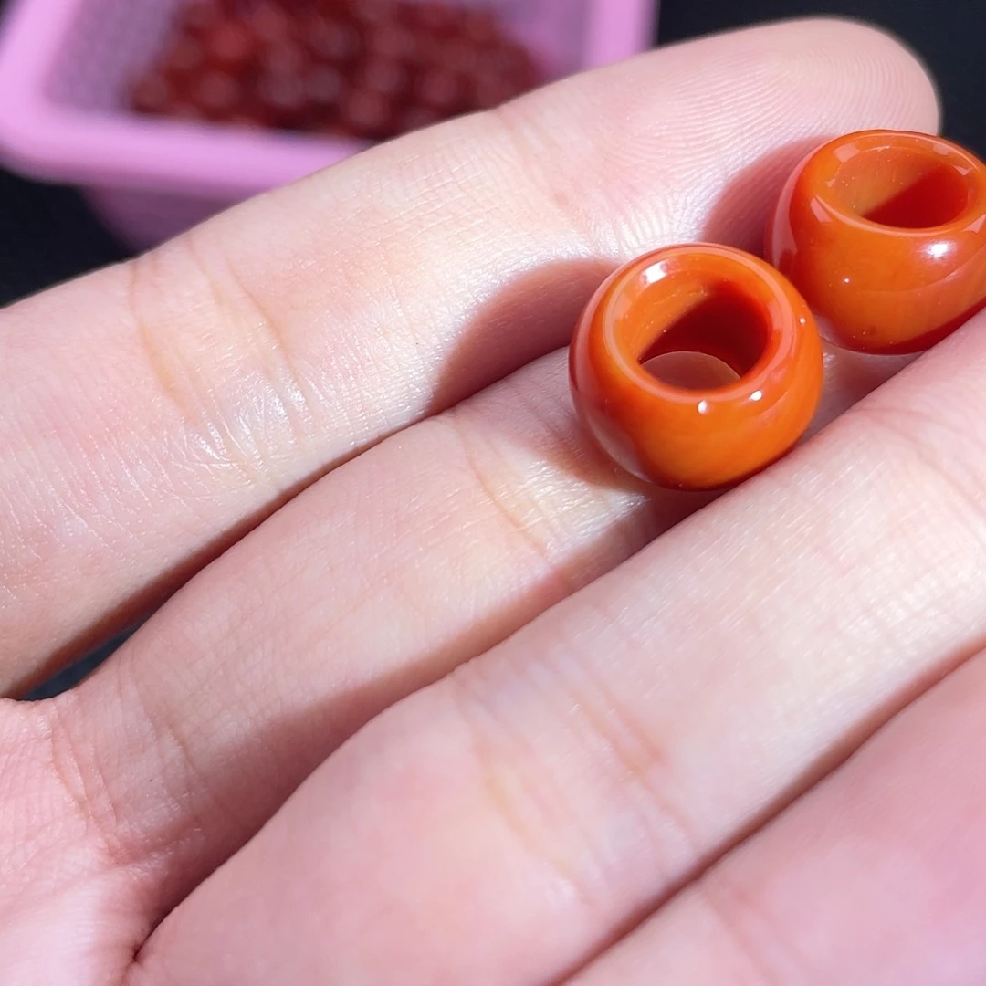 南红玛瑙4号 8*13柿子红跑环圈一组2颗未镶嵌