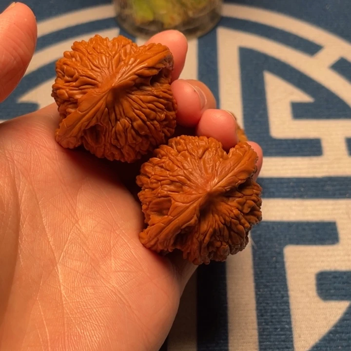 文玩核桃把件粗筋虎头王