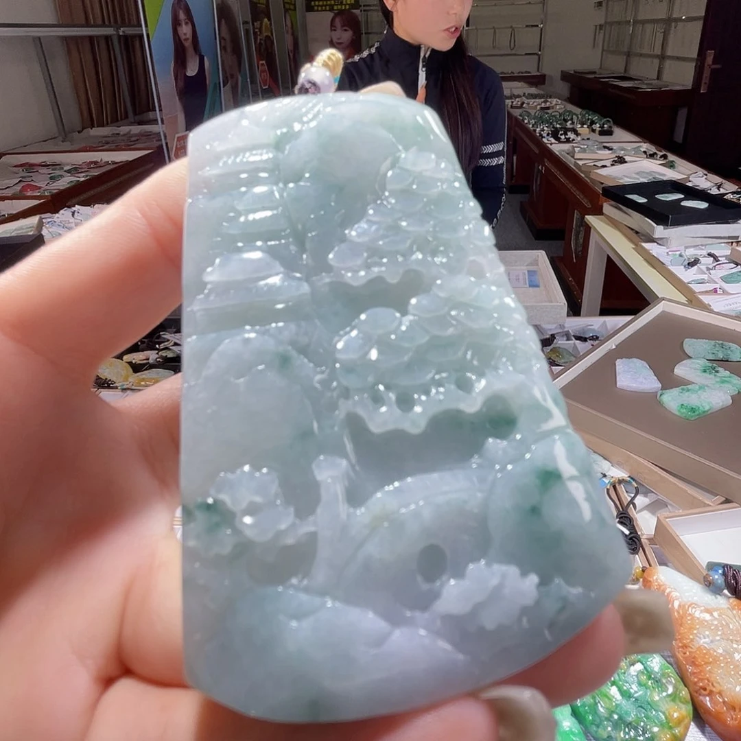 翡翠未镶嵌颈饰一