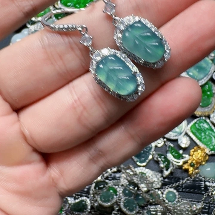 翡翠未镶嵌颈饰天然A货翡翠放漏