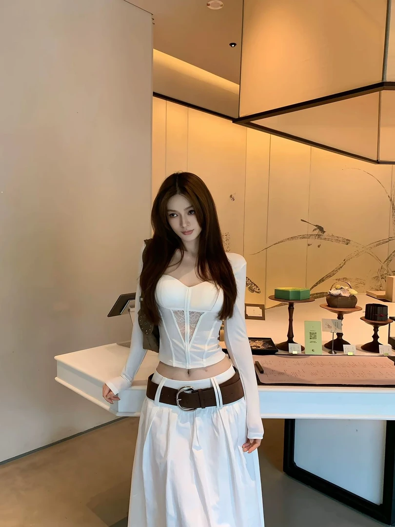 春秋新款小众炸街高级感女装纯欲修身蕾丝拼接长袖内搭打底衫上衣